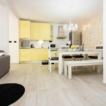 Apartament Satis *